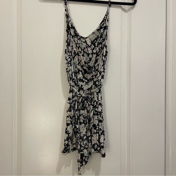 SIZE S | Multi color printed casual romper - Picture 1 of 3